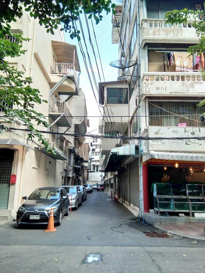 Bangkok Silom Chat Box Hostel Exterior photo
